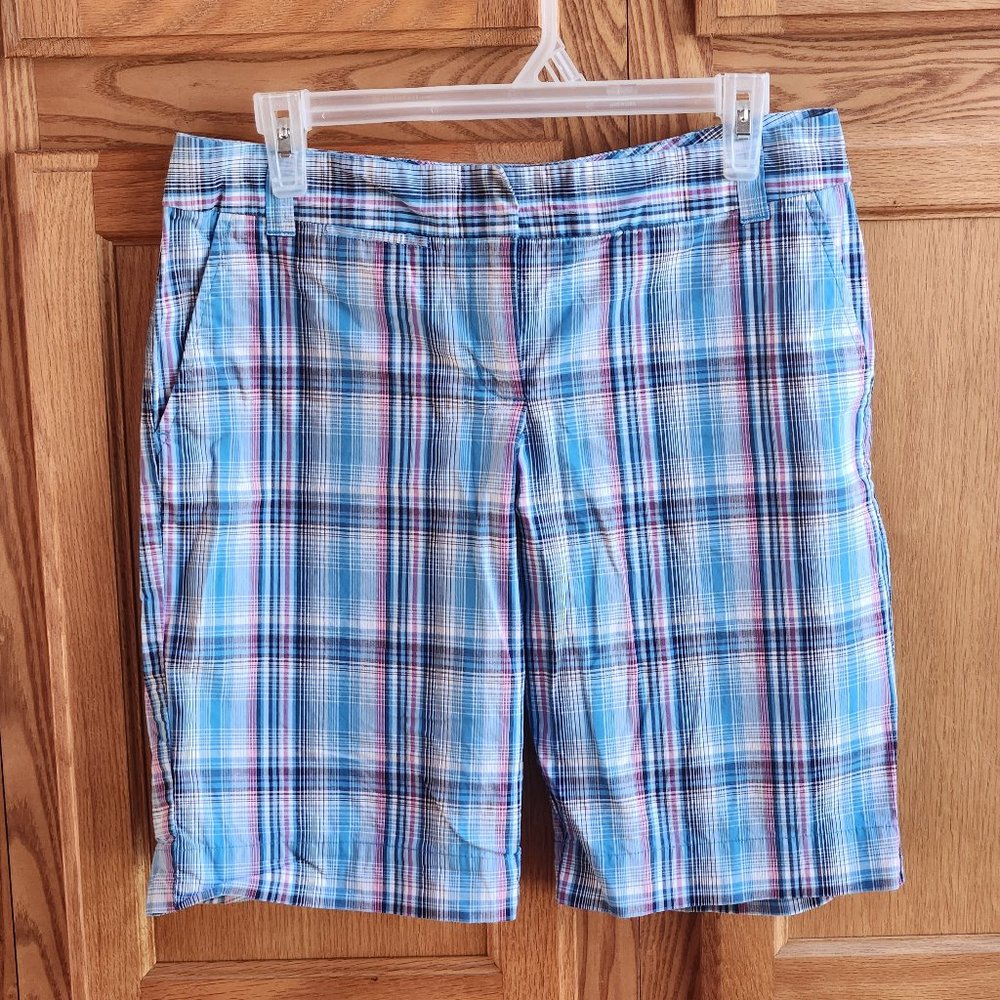 Izod Women's Blue Plaid Shorts SIze 6